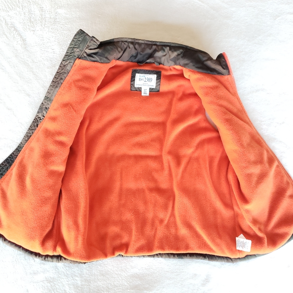 The Children's Place Orange and Camo Vest 5/6 - Picture 7 of 7
